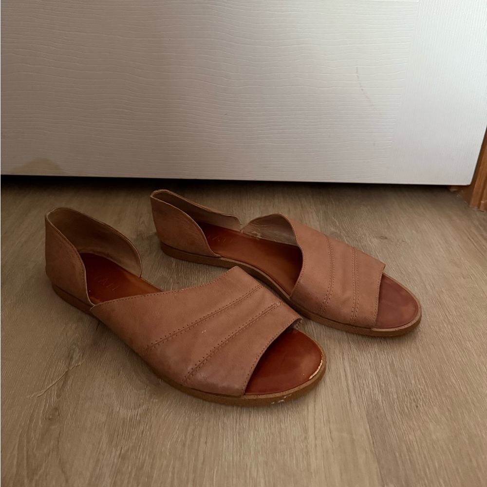 1. State Carleigh Leather Flats